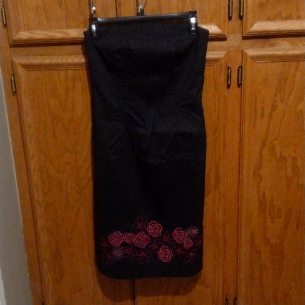 Strapless mini